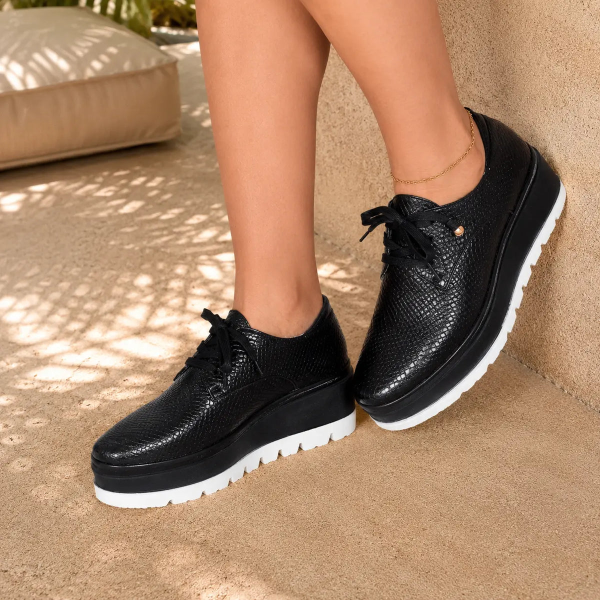 OXFORD NEGRO CON BLANCO CUERO
